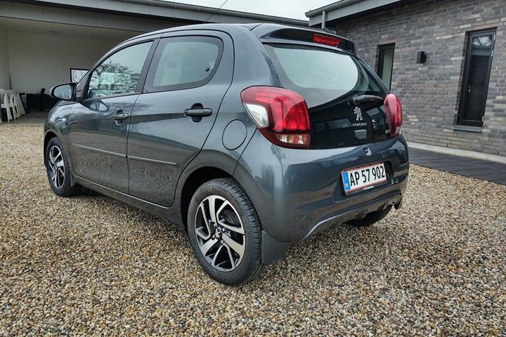 Grå Peugeot 108 fra 2014