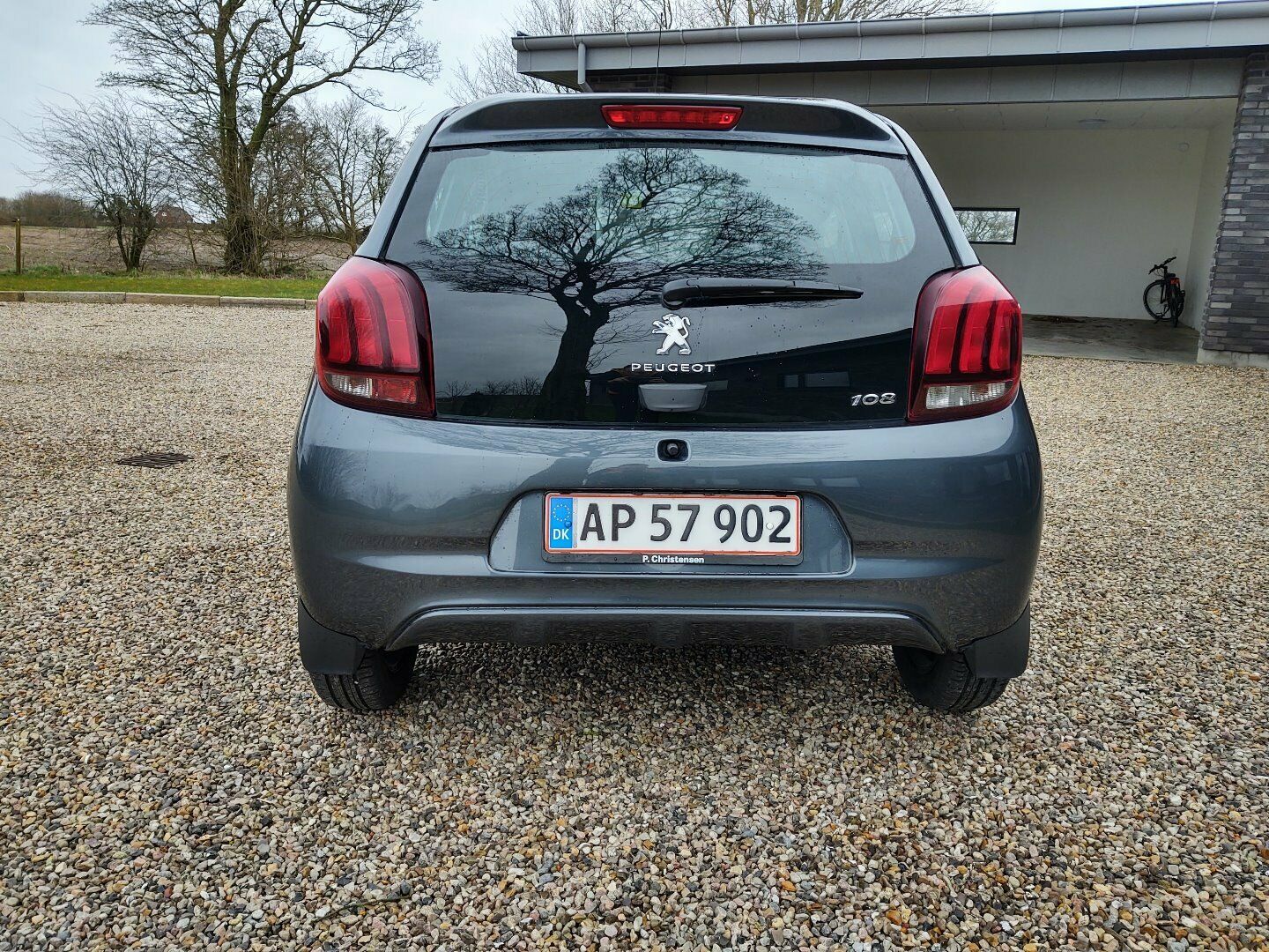 Grå Peugeot 108 fra 2014