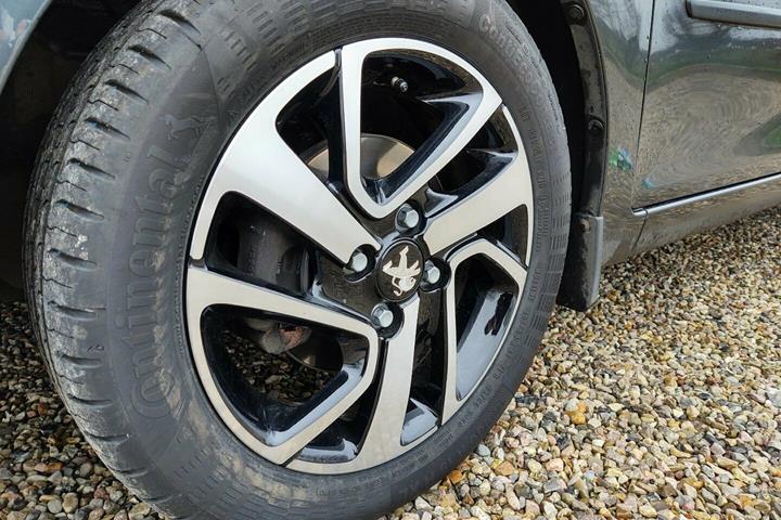 Grå Peugeot 108 fra 2014