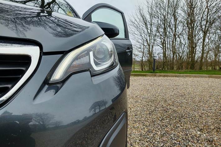 Grå Peugeot 108 fra 2014