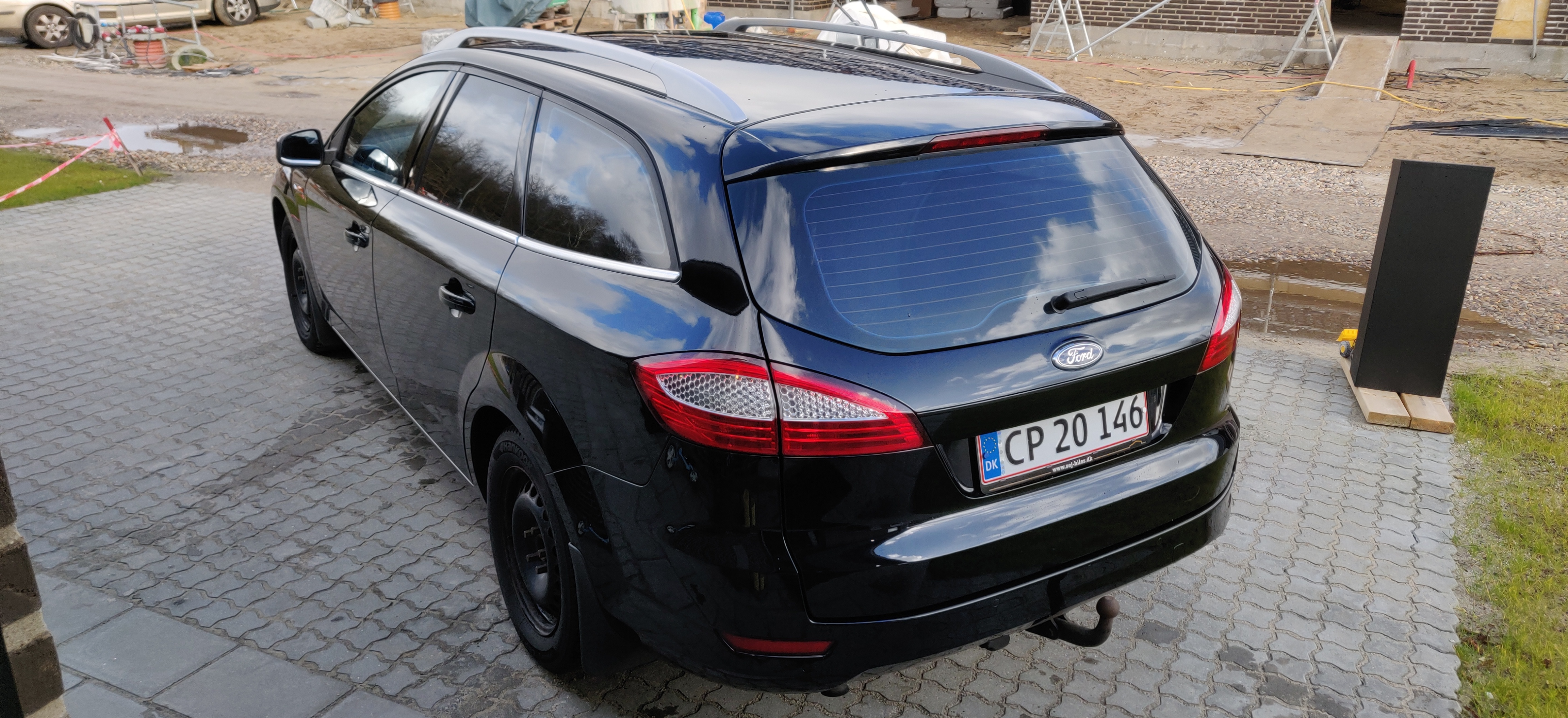 Sort Ford Mondeo fra 2009