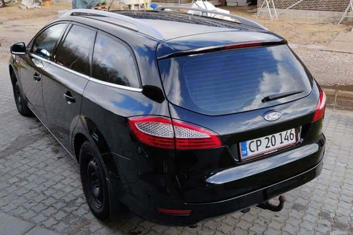 Sort Ford Mondeo fra 2009