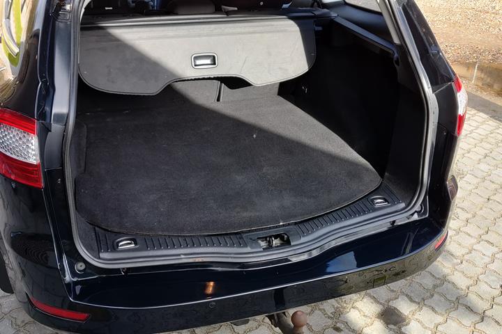Sort Ford Mondeo fra 2009