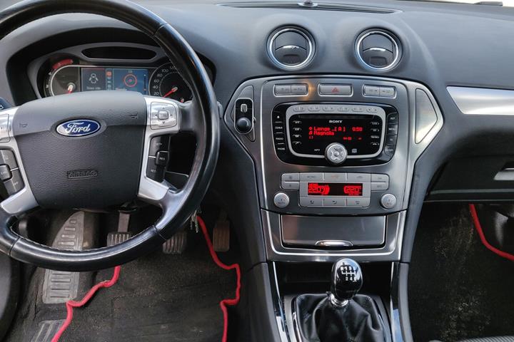 Sort Ford Mondeo fra 2009