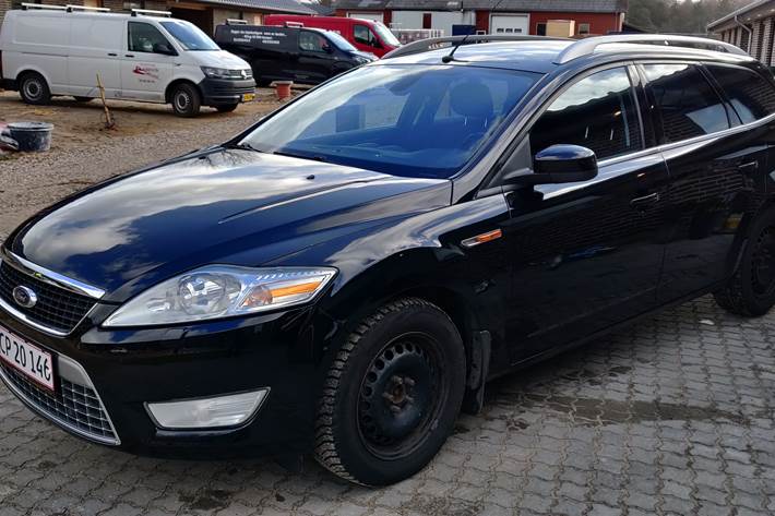 Sort Ford Mondeo fra 2009