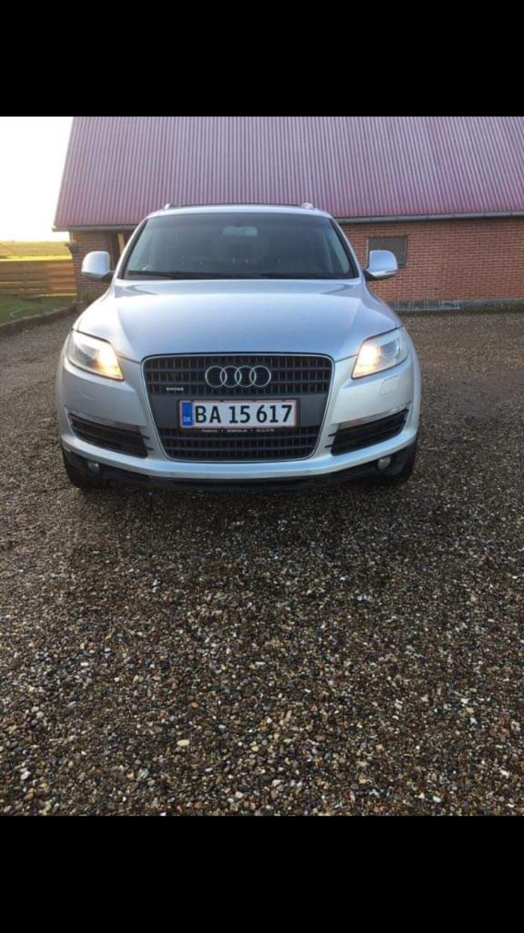Grå Audi Q7 fra 2007