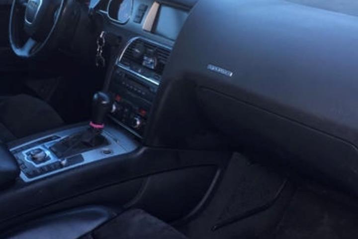 Grå Audi Q7 fra 2007