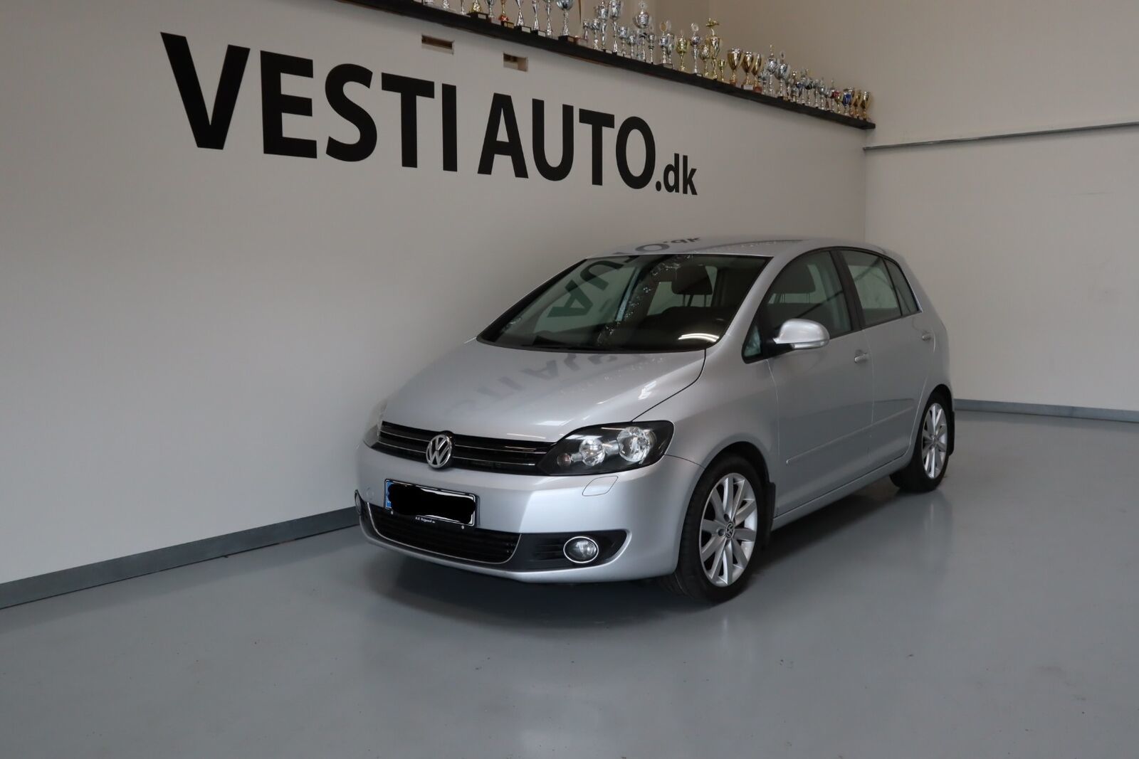 Grå VW Golf Plus fra 2012