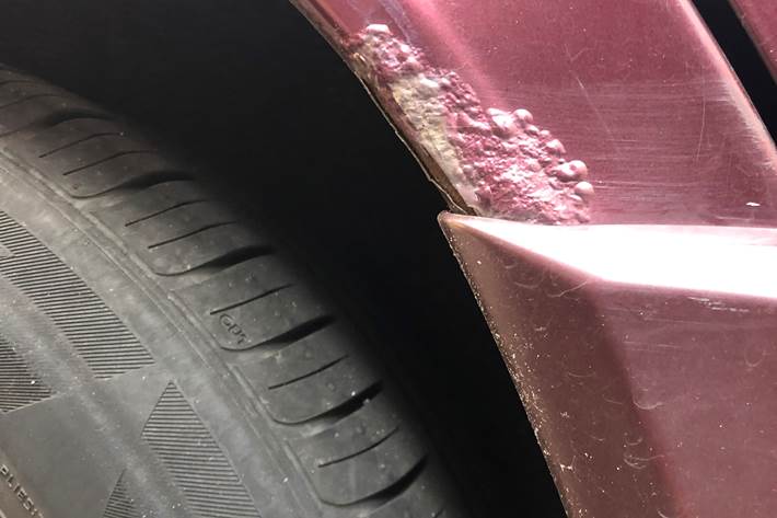 Rød Mercedes 190 E fra 1992