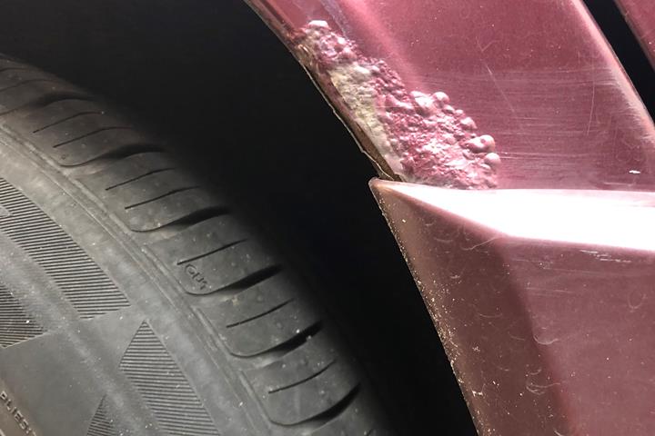 Rød Mercedes 190 E fra 1992