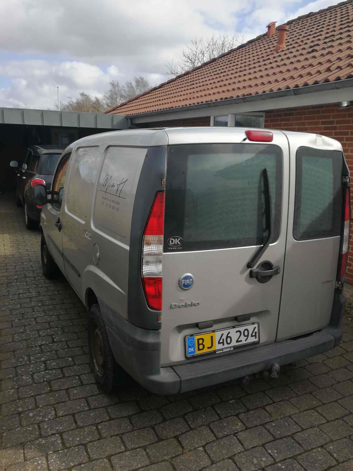 Sølv Fiat Doblò fra 2005