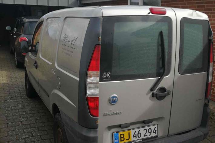 Sølv Fiat Doblò fra 2005