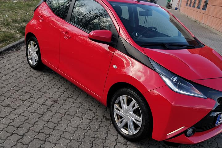 Rød Toyota Aygo fra 2016