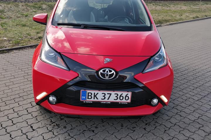 Rød Toyota Aygo fra 2016