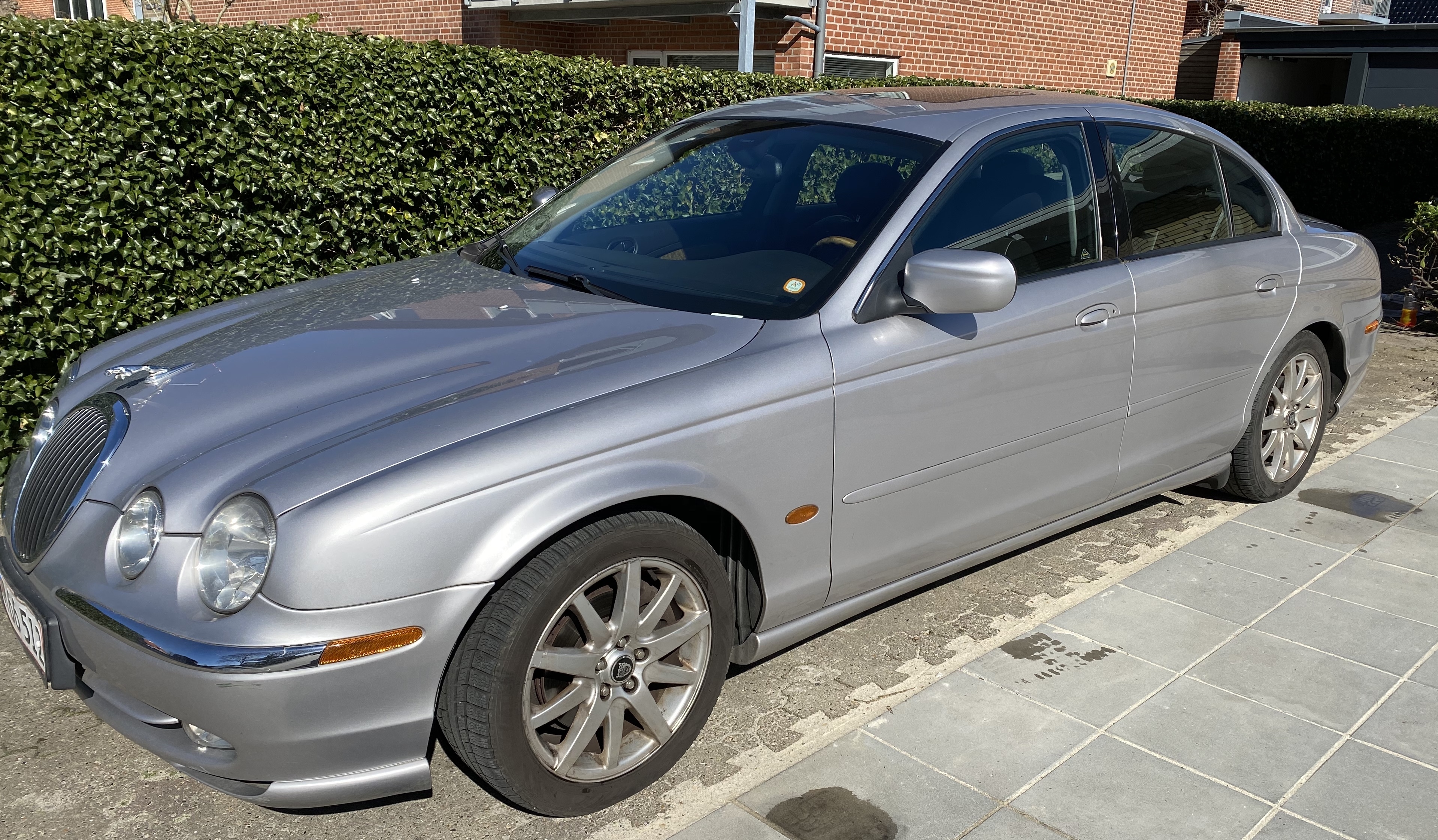 Grå Jaguar S-Type fra 1999