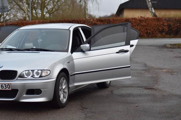 Grå BMW 320d fra 2003