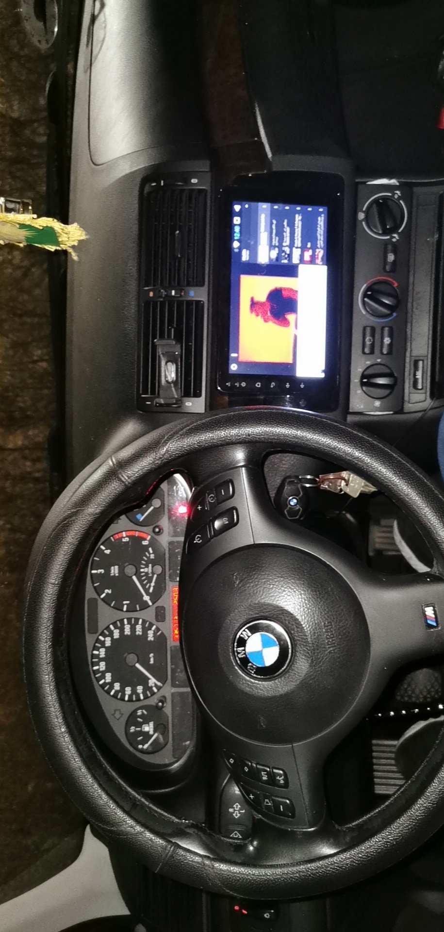 Grå BMW 320d fra 2003