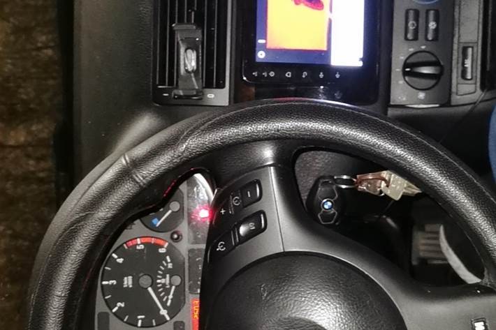 Grå BMW 320d fra 2003