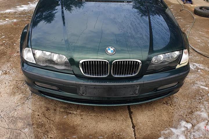 Grøn BMW 320 fra 1998