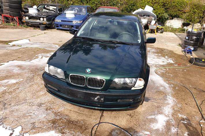 Grøn BMW 320 fra 1998