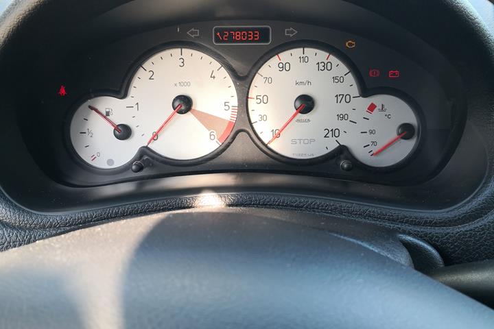 Sort Peugeot 206 fra 2007