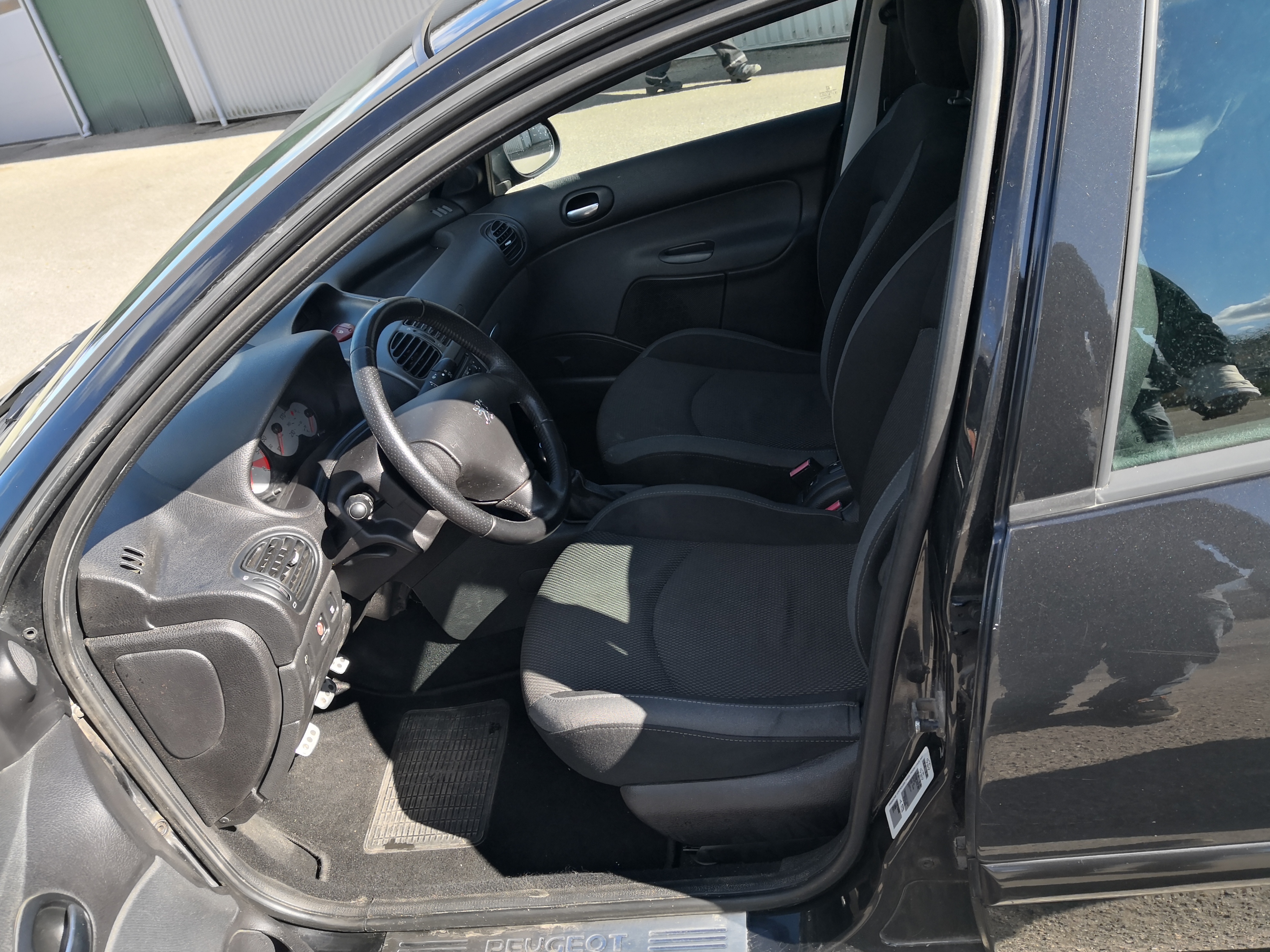 Sort Peugeot 206 fra 2007