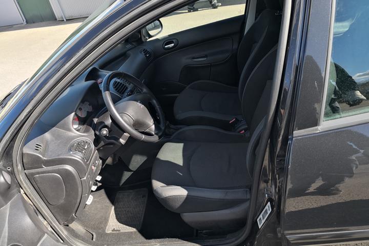 Sort Peugeot 206 fra 2007