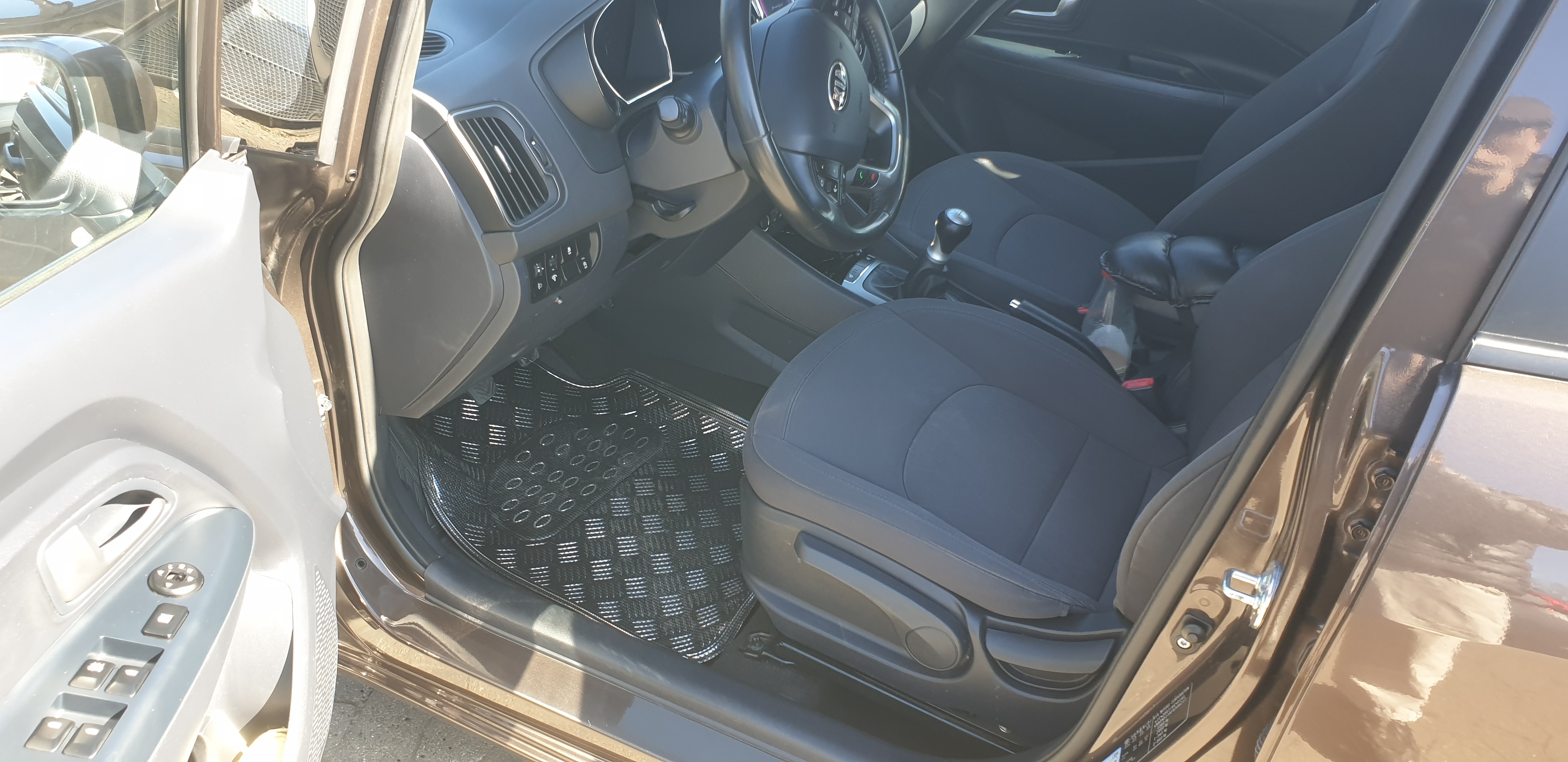 Brun Kia Rio fra 2015