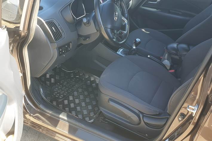 Brun Kia Rio fra 2015