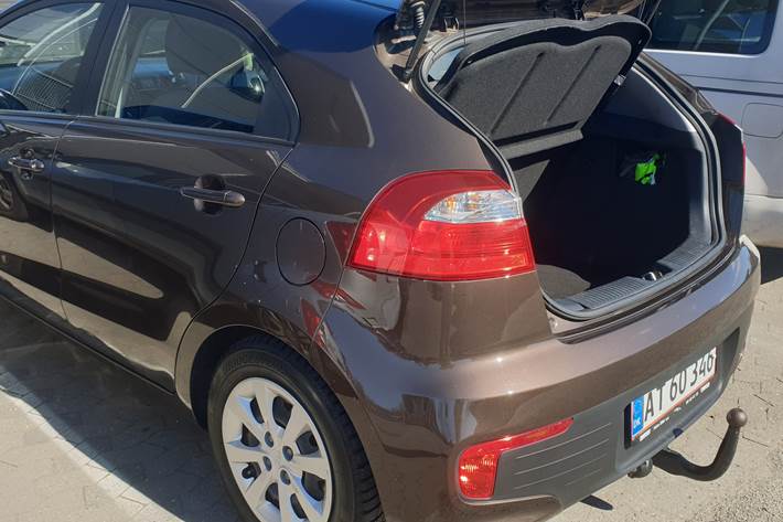Brun Kia Rio fra 2015