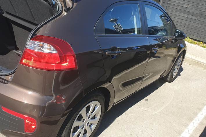 Brun Kia Rio fra 2015