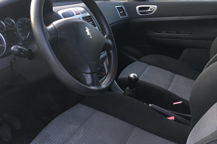 Sølv Peugeot 307 fra 2005