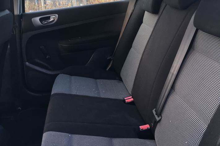 Sølv Peugeot 307 fra 2005