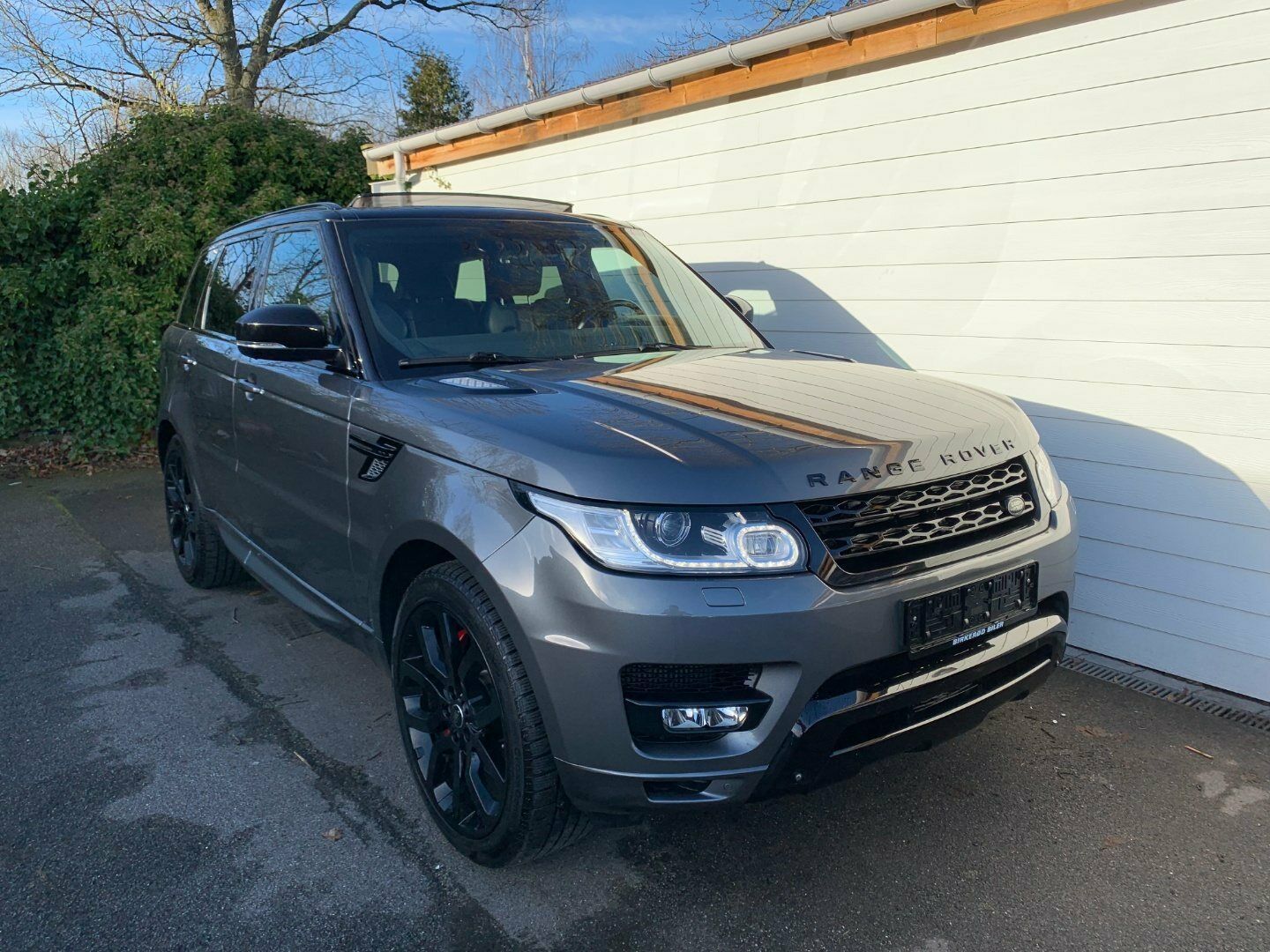 Grå Land Rover Range Rover sport fra 2014