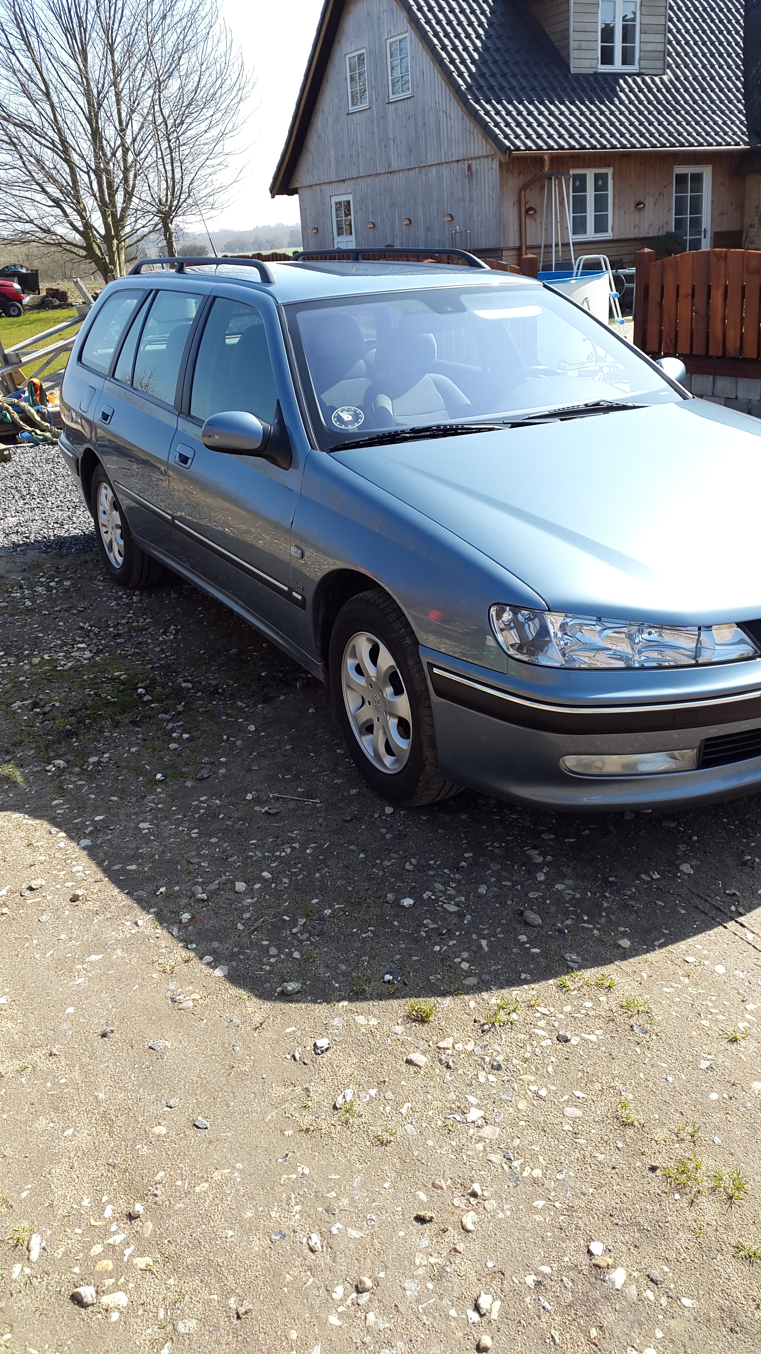 Blå Peugeot 406 fra 2003