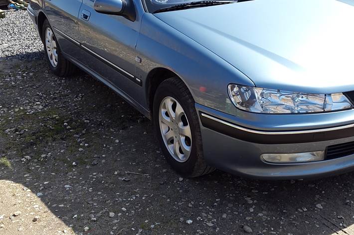Blå Peugeot 406 fra 2003