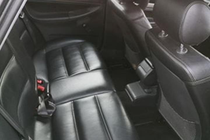 Sølv Audi A4 fra 2000