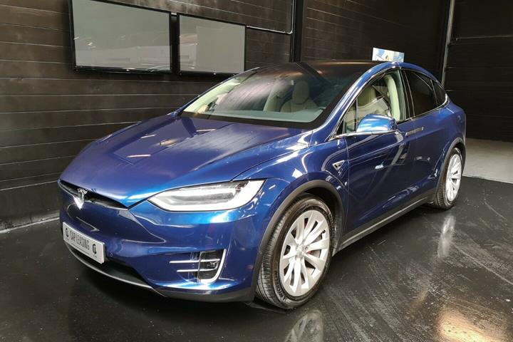 Blå Tesla Model X fra 2016