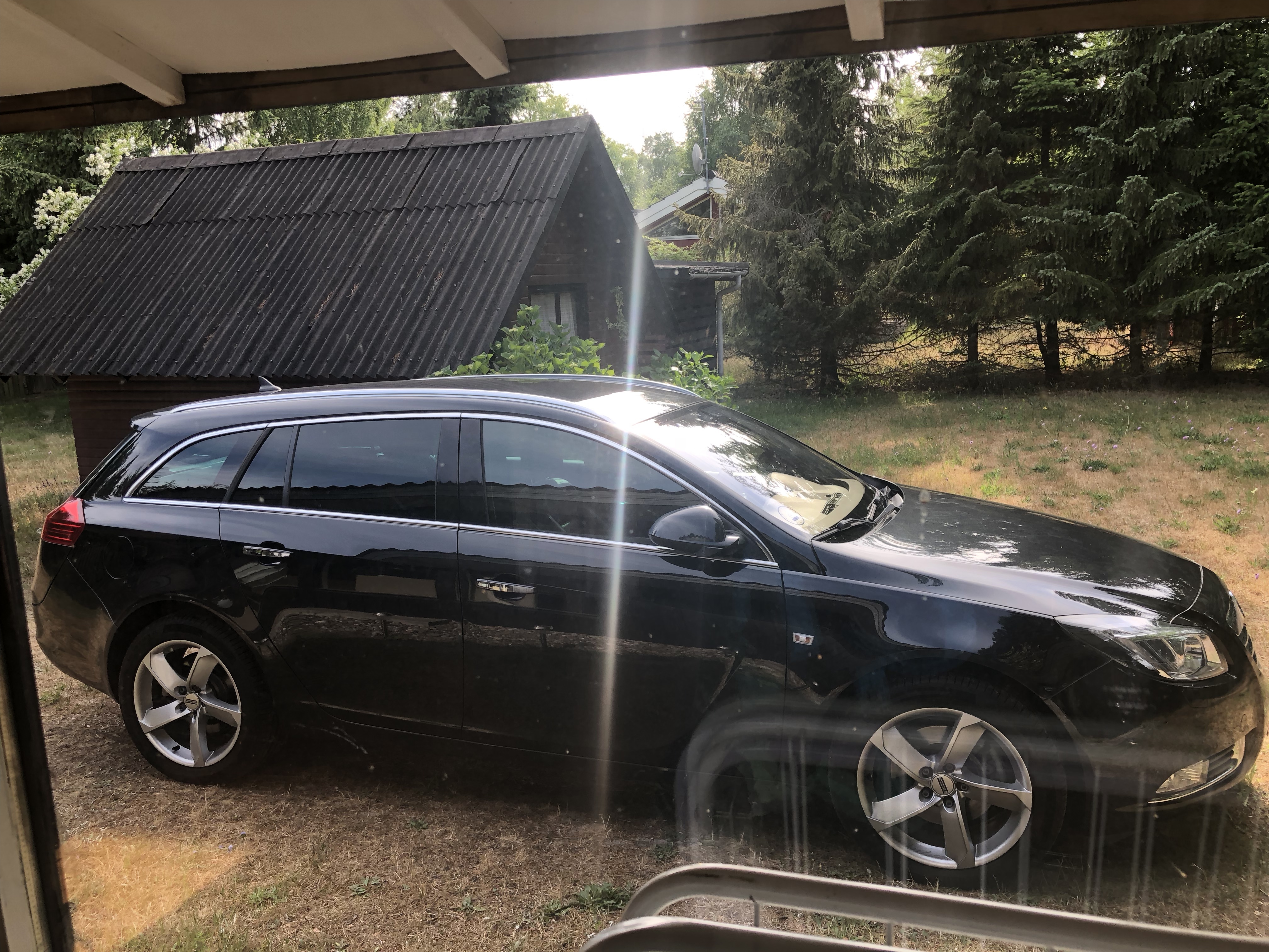 Sort Opel Insignia fra 2012