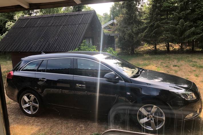 Sort Opel Insignia fra 2012