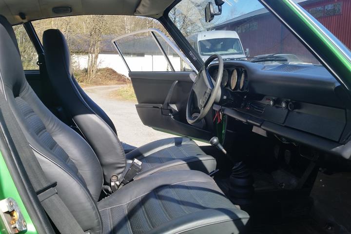 Grøn Porsche 911 fra 1975