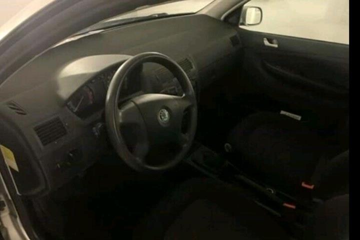 Grå Skoda Fabia fra 2007