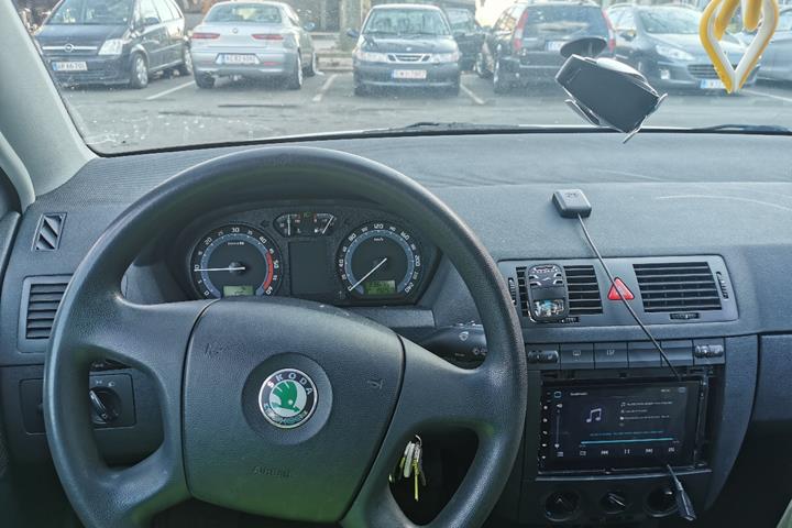 Grå Skoda Fabia fra 2007