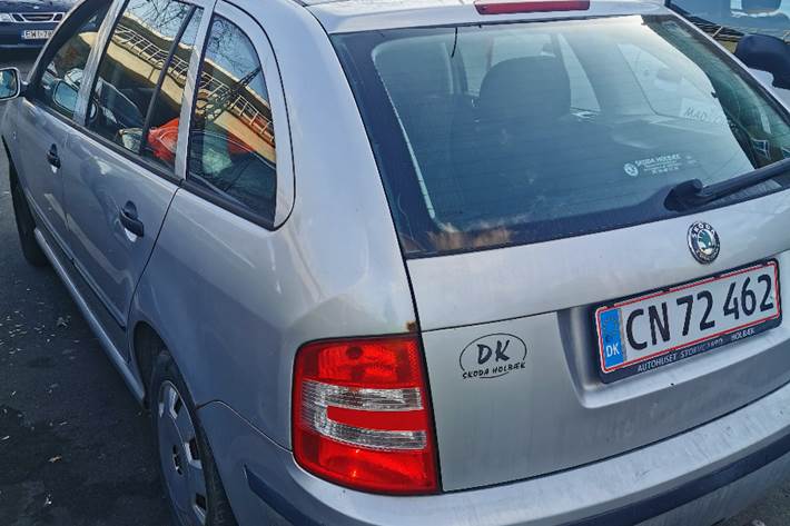 Grå Skoda Fabia fra 2007