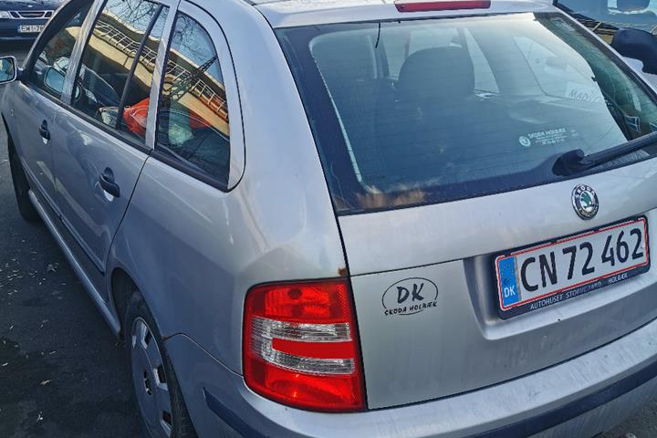 Grå Skoda Fabia fra 2007
