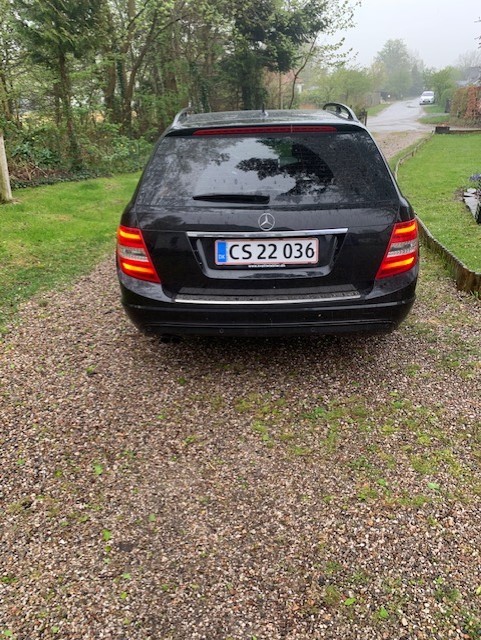 Sort Mercedes 200 fra 2011