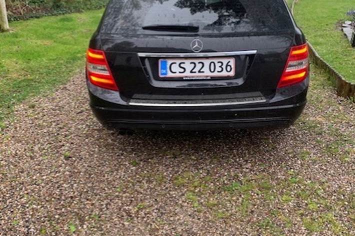 Sort Mercedes 200 fra 2011