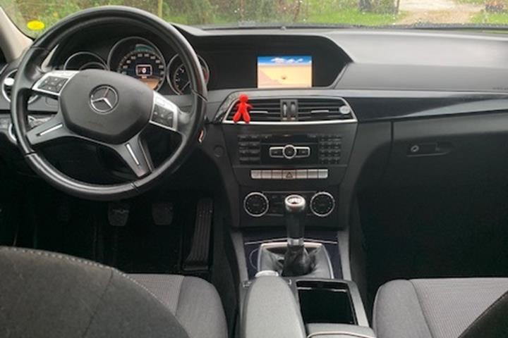 Sort Mercedes 200 fra 2011