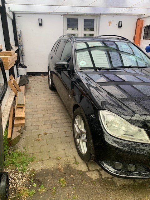 Sort Mercedes 200 fra 2011