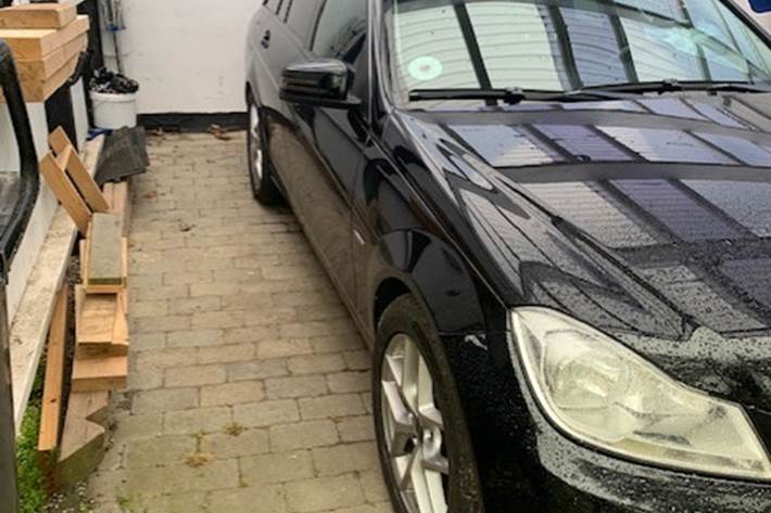 Sort Mercedes 200 fra 2011